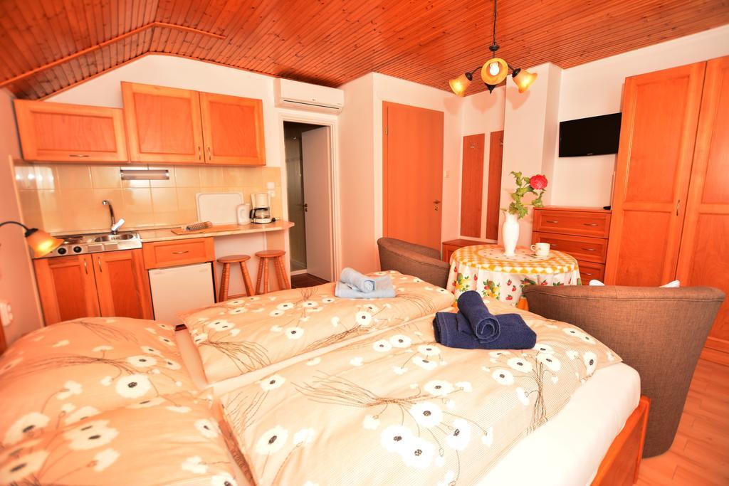 Viragoskert Apartman Хевиз Номер фото